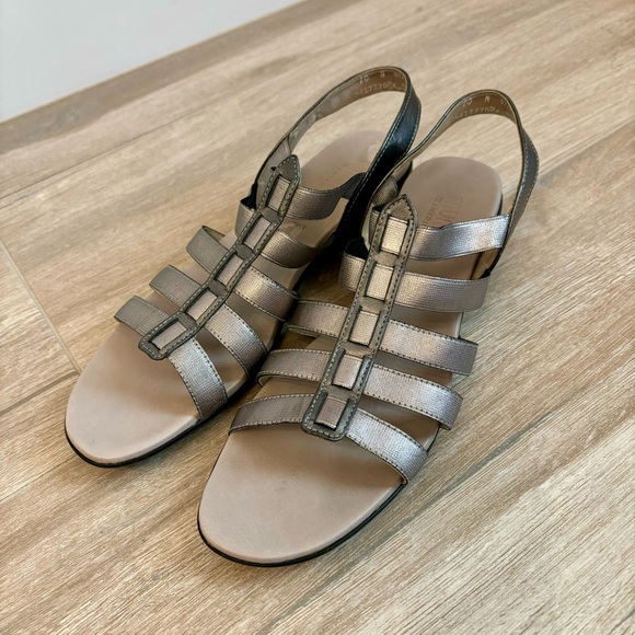 Munro Strappy Bronze Sandals Size 10 Narrow - Picture 2 of 6